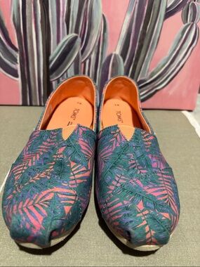 TOMS Canvas Slip-Ons with Teal Leaf Print and Coral Interior